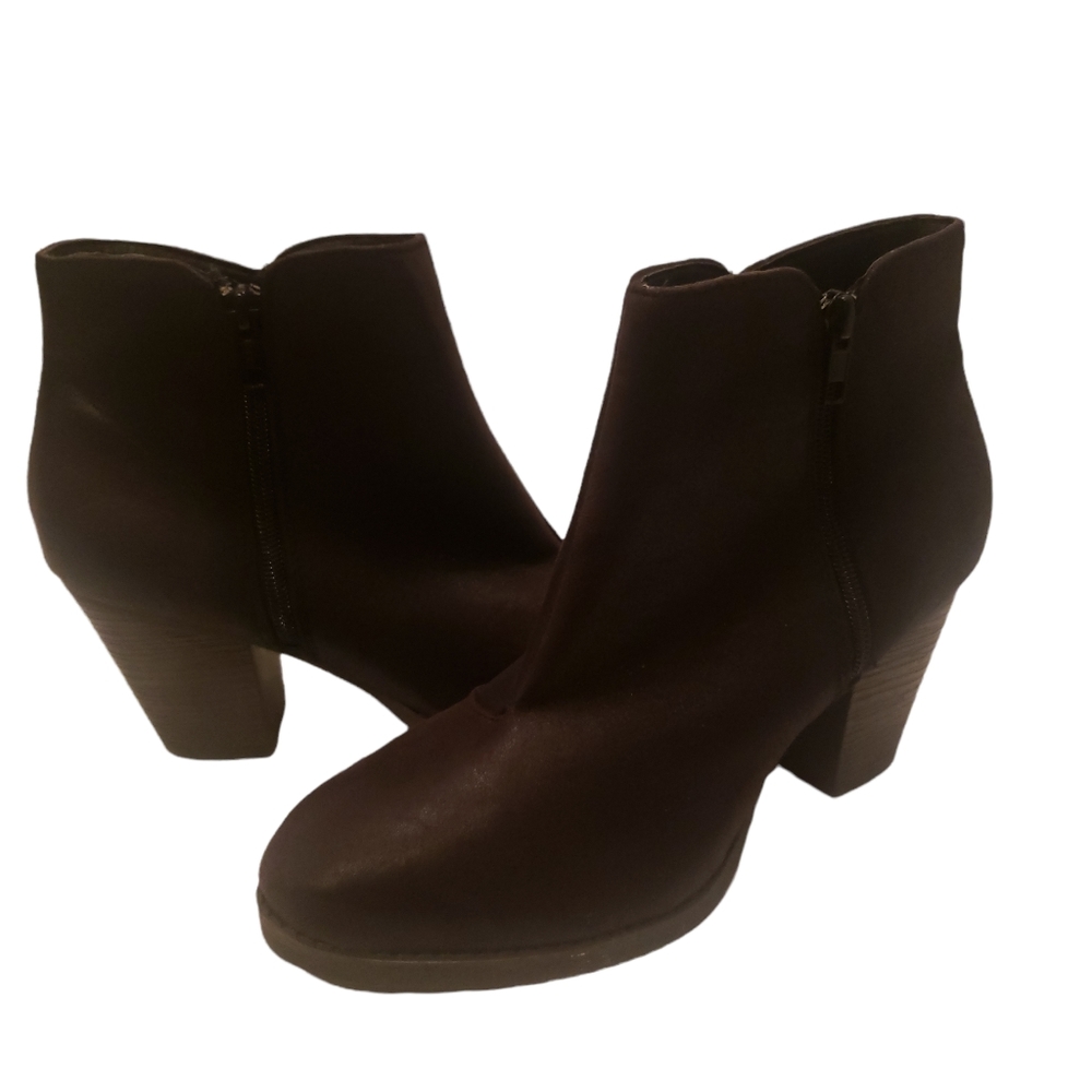 Curfew Taylor side zip ankle blocked heel booties chocolate brown Size 9.5